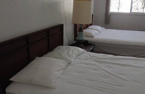 Mayo Hotel | Chic Hill Top Room 21 with Wi-Fi, AC in cool Mayo