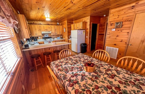Grassy Creek Cabin | Chill Out In The NC Mtns! - Game Table, WiFi & Views Near Grayson Highlands