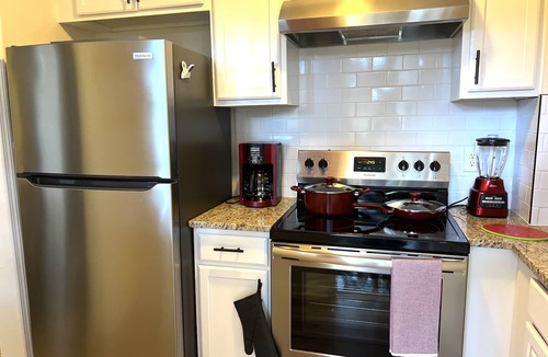 Southbank House | Chill Retreat with Private Yard · Near Downtown
