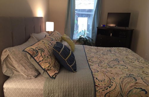 Downtown Chattanooga Apartment | Cityscape3-"Killer Location" Walk out the door and start exploring the city