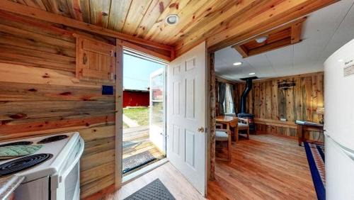 Red Feather Lakes House | Classic Log Cabin with Fireplace in Red Feather Lakes, Perfect for a Romantic Weekend in the Rocky Mountains