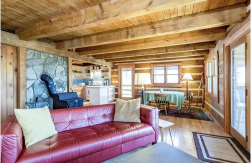 Chimney Rock Cabin | Classic Mountain Top Log Cabin, Hot Tub, Pool Table, DISCOUNTED RATES