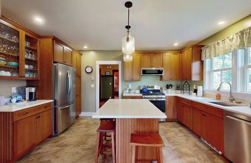 Manchester House | Classic village home with large porch, washer/dryer, cable, grill & partial AC