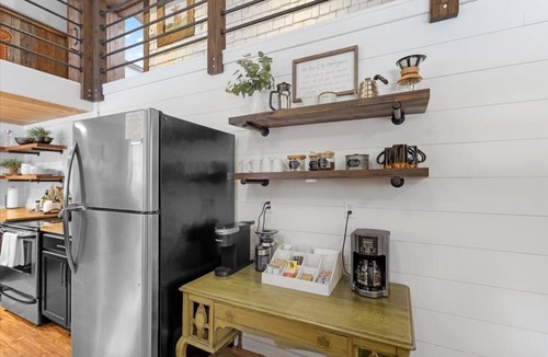 Marshallville House | Clean, comfortable, and overlooking a pond with a fountain, our Barndo is perfect for Fairgrounds events, family getaways, and work stays. Just 10 minutes from Perry, with a fully stocked kitchen, coffee station, and outdoor kitchen.