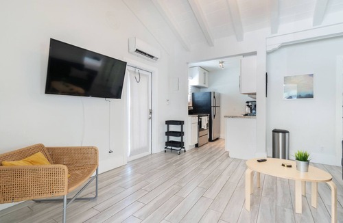 Harbordale House | Close to beach-Downtown-Airport-Whole apt