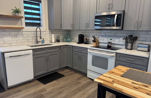 Wilmington Cottage | Coastal Cozy Cottage-near UNCW, Wrightsville Bch, Downtown & the ILM airport.