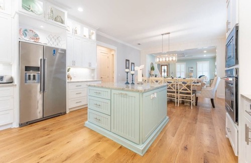 King City House | Coastal Luxury Retreat - Private Pool, Walk to the Pier, & Sleeps 16!