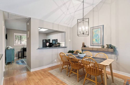 St. Simons Island Condo | Coastal Sea Palms Retreat | Golf Views + Screened Porch