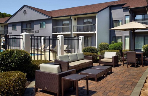 Norcross House | Comfort & Convenience! 4 Relaxing Units, Pool, Free Parking, Pets Allowed
