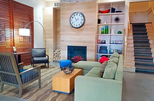 Cartersville Hotel | Comfort Inn & Suites Cartersville - Emerson Lake Point