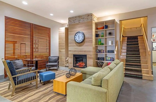 Cartersville Hotel | Comfort Inn & Suites Cartersville - Emerson Lake Point