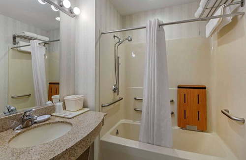 Castleton-on-Hudson Hotel | Comfort Inn & Suites East Greenbush - Albany