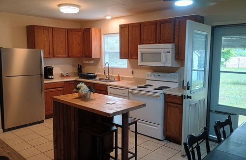 Greenwood House | Comfortable 3-bedroom house in quiet Greenwood near Caverns SP. No pet fee.