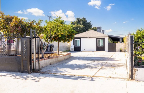 Compton Apartment | Comfortable Compton 2 Bed APT 3