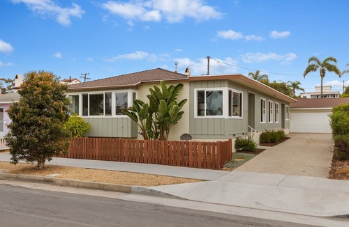 East Beach House | Comfortable Condo Just a Half Block to East Beach!