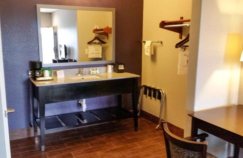 Beeville Hotel | Comfortable Studio Perfect for Pet Lovers Visiting Beeville Attractions