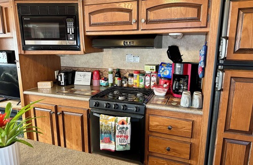 Fleming House | Comfy and cozy RV retreat like having your own campground space