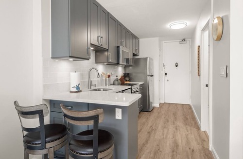 Waikiki Condo | Comfy studio in Heart of Waikiki! Quick walk to beach, close to Ala Moana!