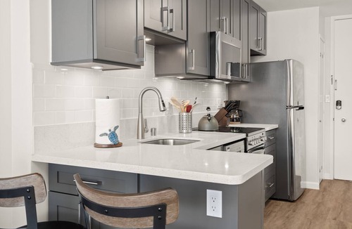 Waikiki Condo | Comfy studio in Heart of Waikiki! Quick walk to beach, close to Ala Moana!