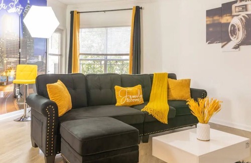 Atlanta Apartment | Comfy Superstar Getaway w/Selfie Wall, Free Parking & Wifi
