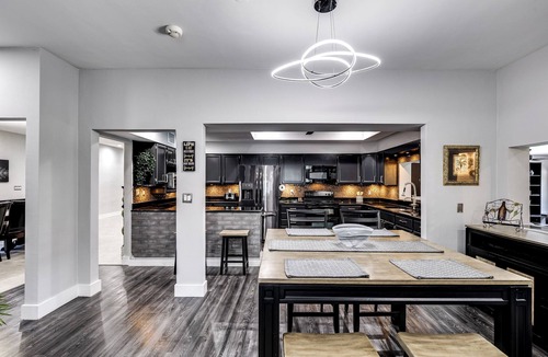 Plantation House | Complete Tropical Staycation,Heated Pool, Pool Table, 5 bedrooms, 9 beds, 4 bath