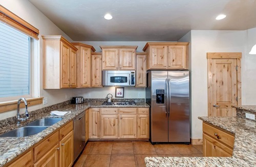 Bear Hollow Village House | Contemporary Home with Private Hot Tub, Fireplace, Garage Parking, & Shared Pool