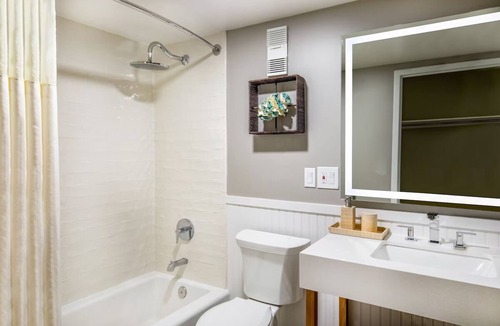 North Ocean City Hotel | Couple Stay | Beachfront Hotel | Relaxing City View Room with Balcony