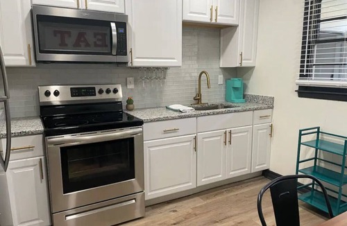 Covington House | Covington Sq Apt, Patio & Work