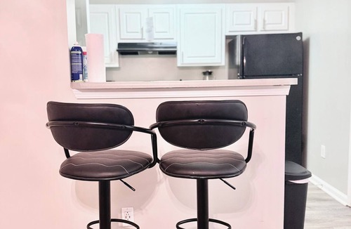 Belmont Apartment | Cozy 1-bedroom apartment in beautiful Lithonia with AC and gym access