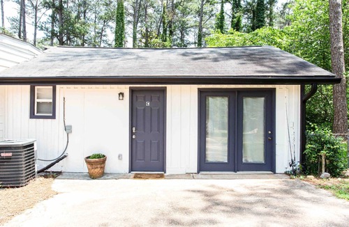 College Park House | Cozy 1-Bedroom Bungalow in Delightful College Park with AC