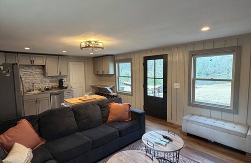 Jones County Cabin | Cozy 1-bedroom peaceful pond cabin minutes from town