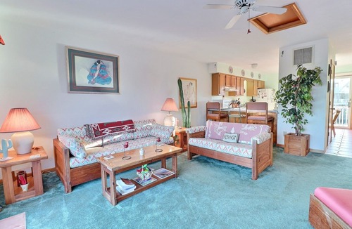 Sea Acres Condo | Cozy 3-Bedroom Retreat in Duck – Walk to Beach!