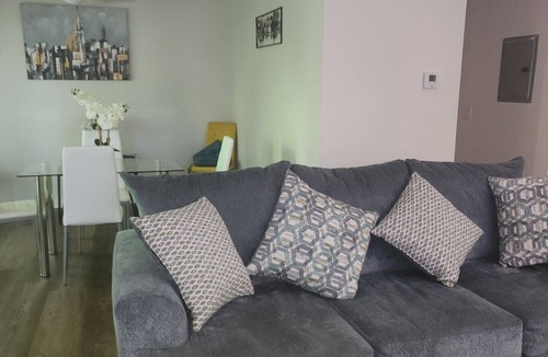 Decatur House | Cozy 3 BR in Decatur, 20 mins from Mercedes Benz Stadium & Hartsfield Airport.