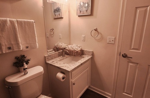 Decatur House | Cozy 3 BR in Decatur, 20 mins from Mercedes Benz Stadium & Hartsfield Airport.