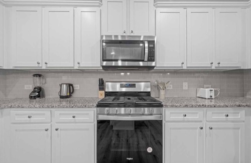 Grayson House | Cozy 5B3B Getaway｜Flexible Lease｜Dedicated Office｜Pet-Friendly｜Backyard #41952