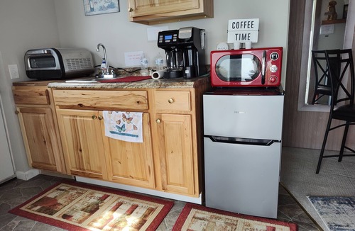 Town of Benton House | Cozy All Season Bungalow right on the Lake wine and brewery trail.
