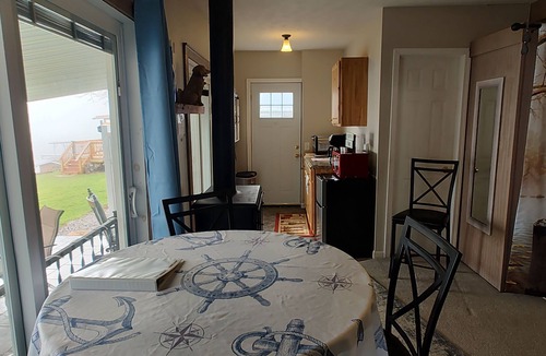 Town of Benton House | Cozy All Season Bungalow right on the Lake wine and brewery trail.