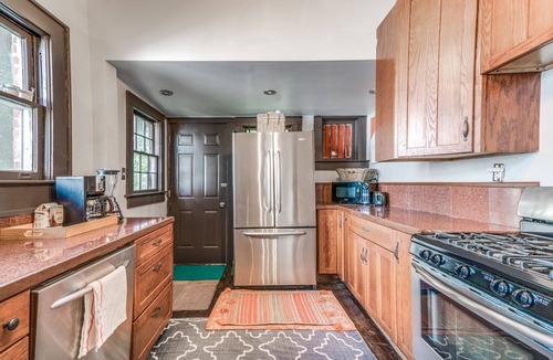 Atlanta House | Cozy artsy bungalow in Downtown ATL