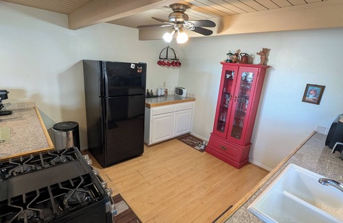 Cedar Glen Cabin | Cozy Cabin/Lake Views/Pool Table & Games/Deck & BBQ/10 Mins to Village + Park