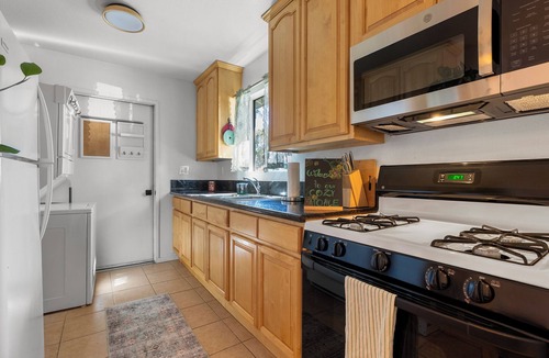 Carlson Park House | Cozy, charming home at Culver City downtown