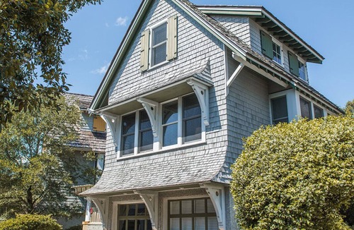 Cape Fear Station House | Cozy cottage nestled in forest on BHI. Close to east beach and located in tranquil Sumners Crescent
