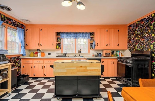 Hadley Cottage | Cozy cottage with private access to Great Sacandaga Lake.