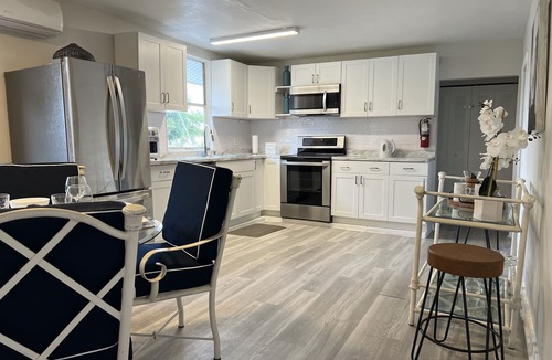 Royal Poinciana Apartment | Cozy fully furnished and accessorized apartment 10 minutes from Hollywood beach