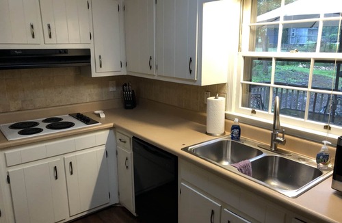 Lilburn House | Cozy Home in Great Neighborhood Pet-Friendly