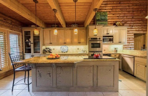Canton Cabin | Cozy Log Cabin