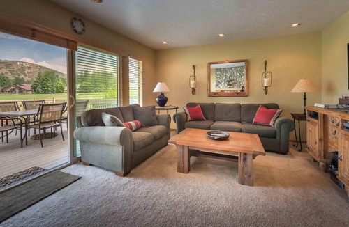 Park Meadows House | Cozy Mountain Condo — Free Transit, Hot Tub, & Garage Parking