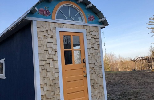 Chatham House | Cozy Off-grid stay in the heart of the forest