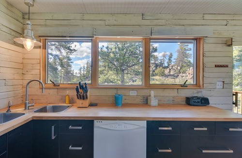 Red Feather Lakes Cabin | Cozy Red Feather Lakes Retreat w/Deck & Yard