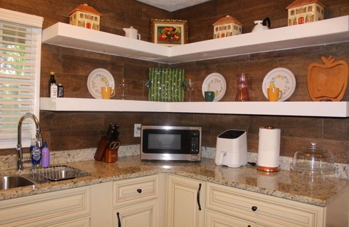 Forest Park House | Cozy, Relaxing 4-Bedroom House in Forest Park
