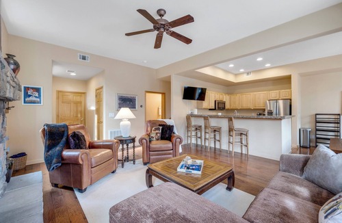 Silverthorne House | Cozy Riverfront Retreat w/Private Hot Tub and Ski Access